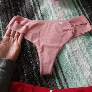 3/$15 VS PINK no show strappy cheekster!